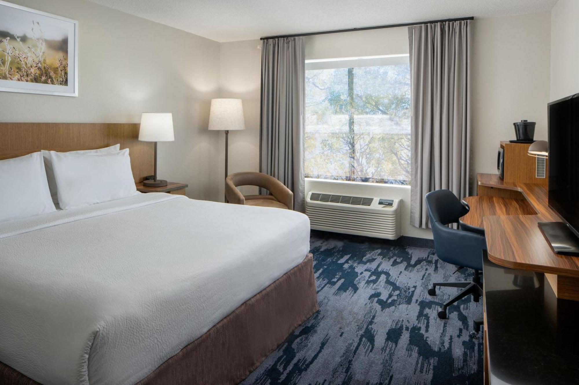 Fairfield & By Marriott Myers Cape Coral Hotel